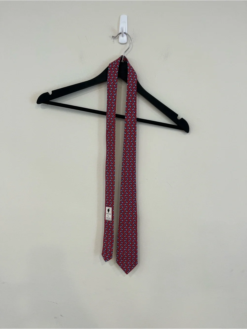 Vineyard Vines Red Tie with Blue fish bass Pattern silk